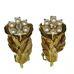 Vintage Earrings Faux Pearl Flowers Gold leaves & Rhinestone Center Clip